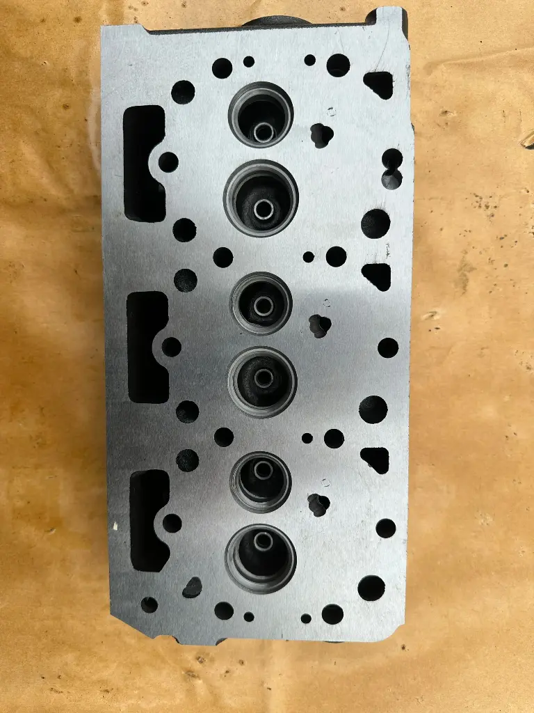 Kubota D902 cylinder head bare (dont use this)